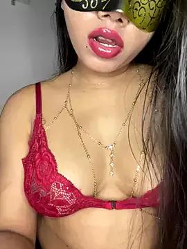 Discover our girls online shows and discover the company of countless livestreamers, with stunning shapes, sex toys and more.