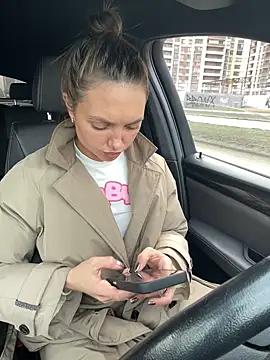 Discover our girls online shows and discover the company of countless livestreamers, with stunning shapes, sex toys and more.