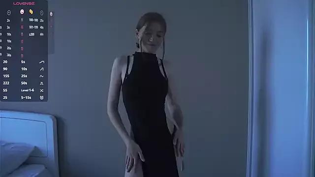 Discover our girls online shows and discover the company of countless livestreamers, with stunning shapes, sex toys and more.