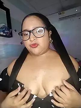 Discover our girls online shows and discover the company of countless livestreamers, with stunning shapes, sex toys and more.