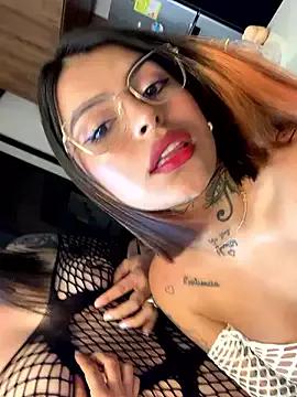 Discover our girls online shows and discover the company of countless livestreamers, with stunning shapes, sex toys and more.