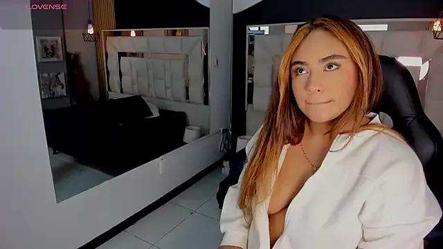 Discover our girls online shows and discover the company of countless livestreamers, with stunning shapes, sex toys and more.