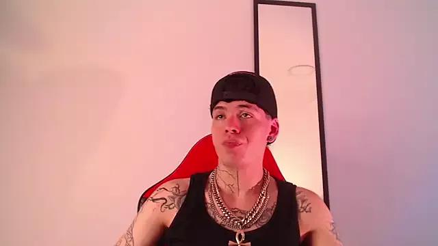 Discover our girls online shows and discover the company of countless livestreamers, with stunning shapes, sex toys and more.