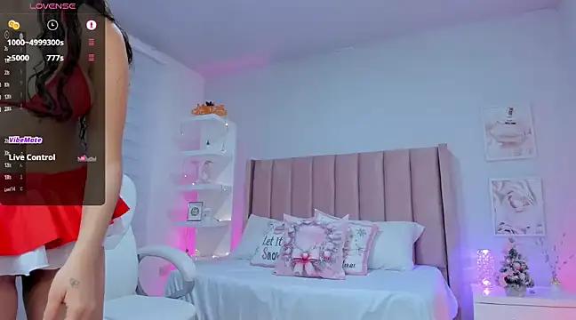 Discover our girls online shows and discover the company of countless livestreamers, with stunning shapes, sex toys and more.
