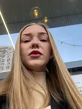 Discover our girls online shows and discover the company of countless livestreamers, with stunning shapes, sex toys and more.