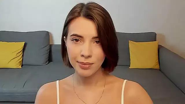 Discover our girls online shows and discover the company of countless livestreamers, with stunning shapes, sex toys and more.