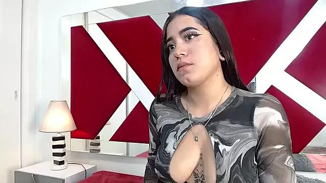 Discover our girls online shows and discover the company of countless livestreamers, with stunning shapes, sex toys and more.