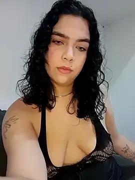 Discover our girls online shows and discover the company of countless livestreamers, with stunning shapes, sex toys and more.