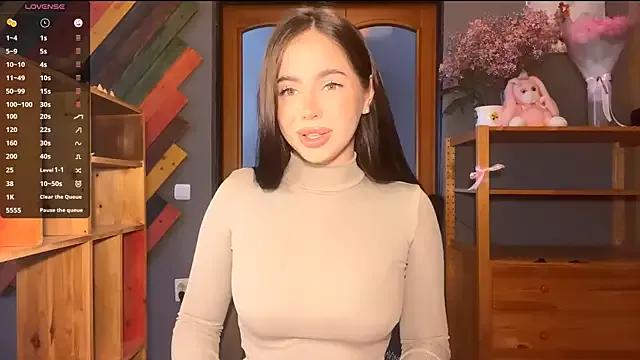 Discover our girls online shows and discover the company of countless livestreamers, with stunning shapes, sex toys and more.