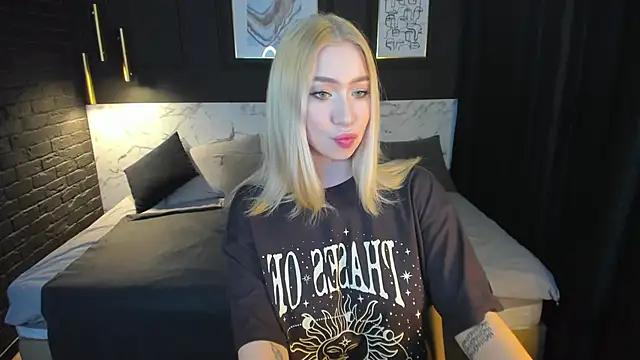 Discover our girls online shows and discover the company of countless livestreamers, with stunning shapes, sex toys and more.