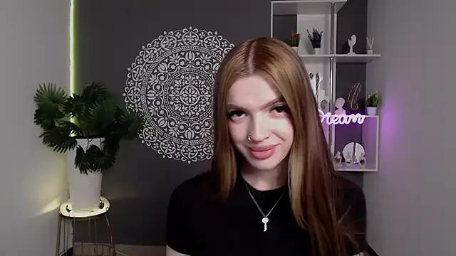 Discover our girls online shows and discover the company of countless livestreamers, with stunning shapes, sex toys and more.