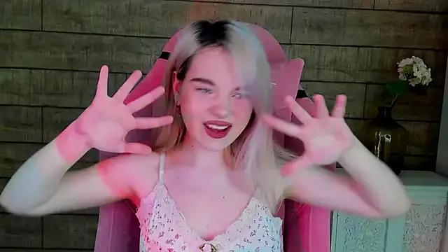 AnnaDelon from StripChat is Freechat