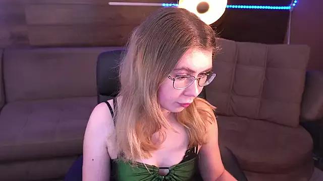 AnnaFoxyy from StripChat