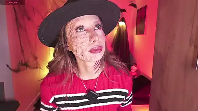 AnnaKimm from StripChat is Freechat