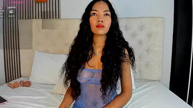 Discover our girls online shows and discover the company of countless livestreamers, with stunning shapes, sex toys and more.