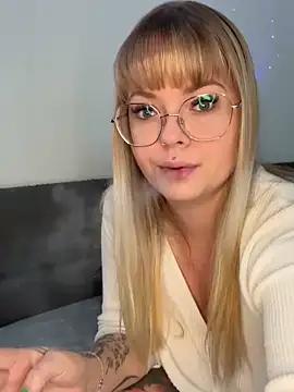 AnnaLenaaa from StripChat