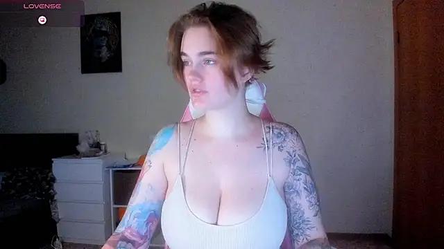 AnnaRoading from StripChat