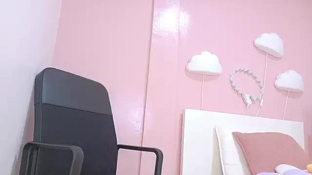 Annavic__ from StripChat