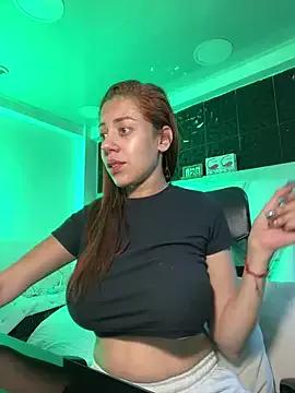 Discover our girls online shows and discover the company of countless livestreamers, with stunning shapes, sex toys and more.
