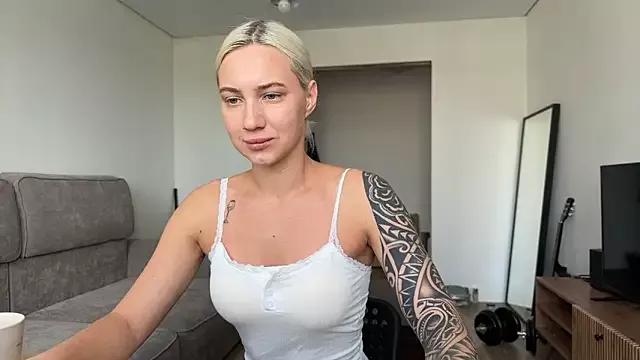 AnneBall from StripChat