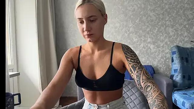 AnneBall from StripChat