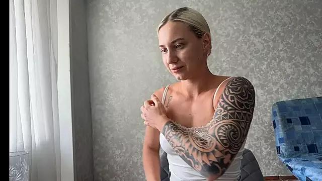 AnneBall from StripChat