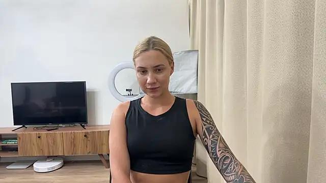 AnneBall from StripChat