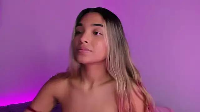 Annebull_ from StripChat