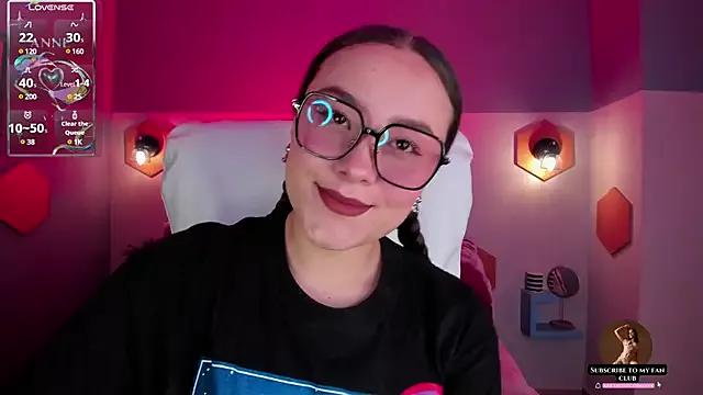 Discover our girls online shows and discover the company of countless livestreamers, with stunning shapes, sex toys and more.