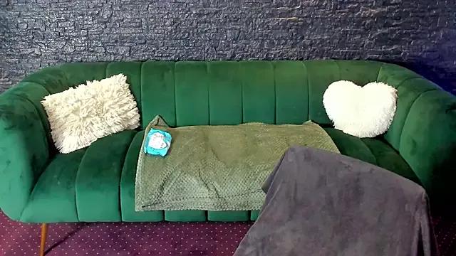 Discover our girls online shows and discover the company of countless livestreamers, with stunning shapes, sex toys and more.