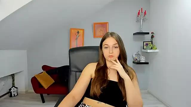 Discover our girls online shows and discover the company of countless livestreamers, with stunning shapes, sex toys and more.