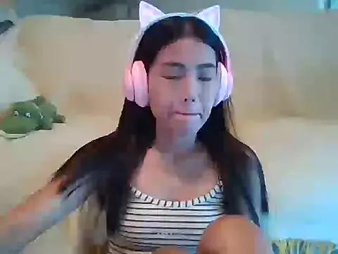 AnnewithanE from StripChat is Freechat