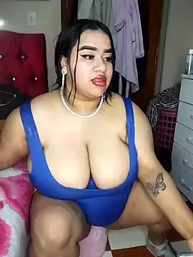 Discover our girls online shows and discover the company of countless livestreamers, with stunning shapes, sex toys and more.