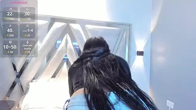 Discover our girls online shows and discover the company of countless livestreamers, with stunning shapes, sex toys and more.