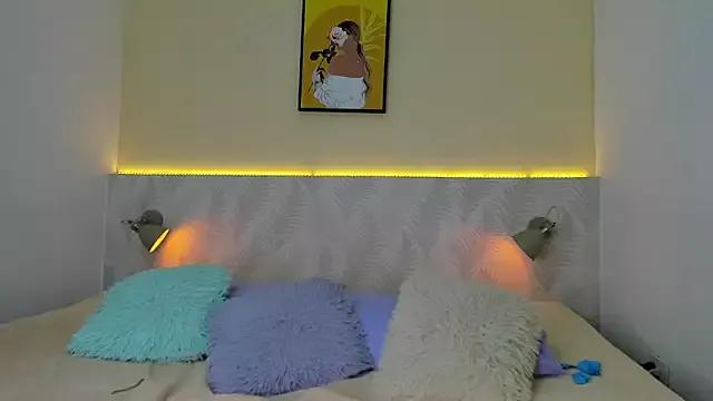 Discover our girls online shows and discover the company of countless livestreamers, with stunning shapes, sex toys and more.