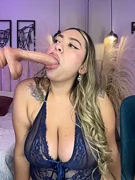 Discover our girls online shows and discover the company of countless livestreamers, with stunning shapes, sex toys and more.