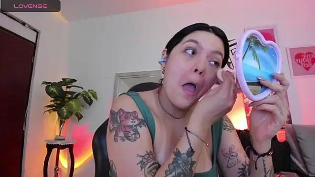 AnnieHuntters from StripChat