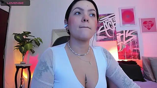 AnnieHuntters from StripChat