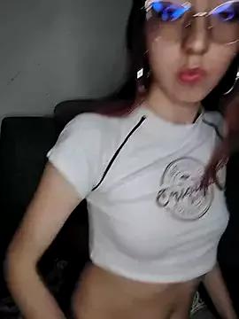 Discover our girls online shows and discover the company of countless livestreamers, with stunning shapes, sex toys and more.
