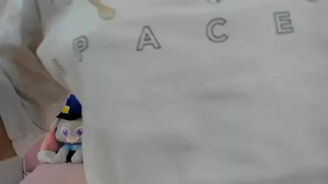 Annievalencia from StripChat is Freechat