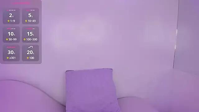 Discover our girls online shows and discover the company of countless livestreamers, with stunning shapes, sex toys and more.