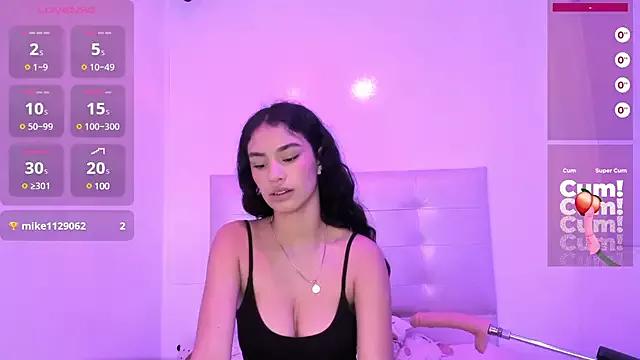 Discover our girls online shows and discover the company of countless livestreamers, with stunning shapes, sex toys and more.
