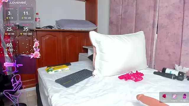Discover our girls online shows and discover the company of countless livestreamers, with stunning shapes, sex toys and more.