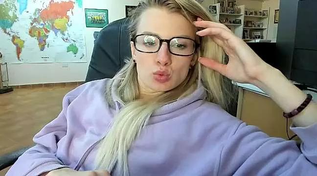 Annloveyou from StripChat