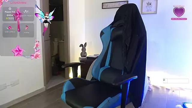 Discover our girls online shows and discover the company of countless livestreamers, with stunning shapes, sex toys and more.