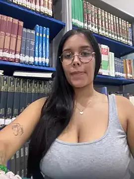 Discover our girls online shows and discover the company of countless livestreamers, with stunning shapes, sex toys and more.