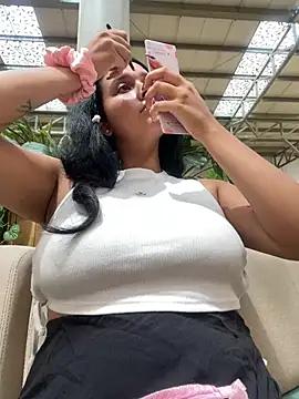 Discover our girls online shows and discover the company of countless livestreamers, with stunning shapes, sex toys and more.
