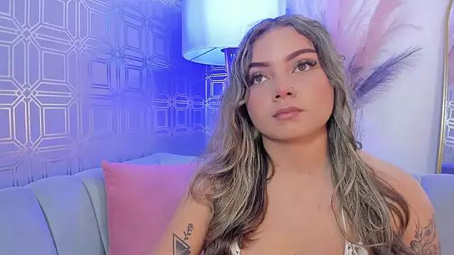 Discover our girls online shows and discover the company of countless livestreamers, with stunning shapes, sex toys and more.