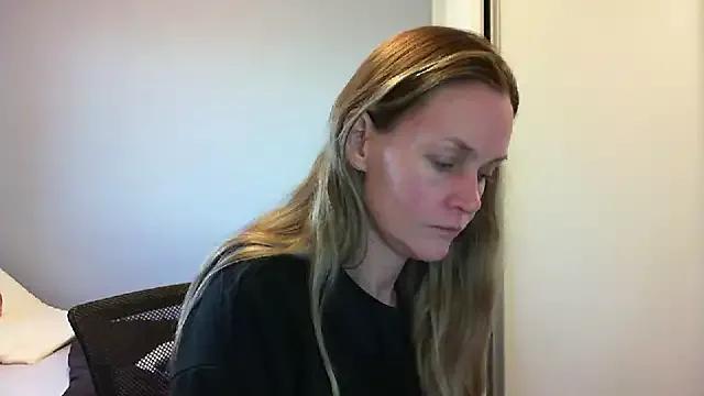 Annylove1 from StripChat