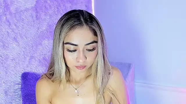 Discover our girls online shows and discover the company of countless livestreamers, with stunning shapes, sex toys and more.